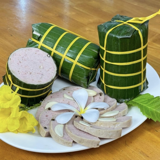 Chả lụa chợ huyện